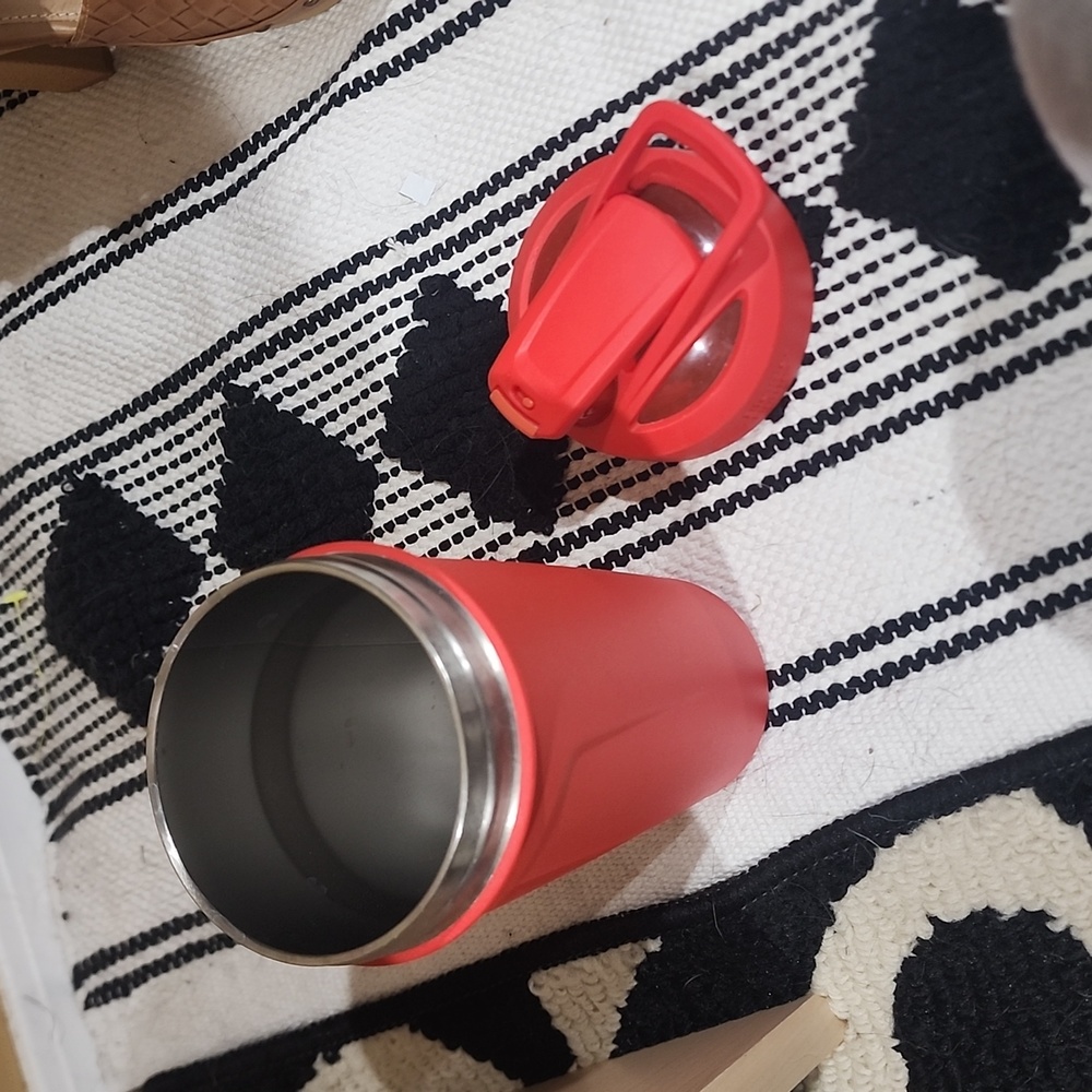 Blender bottle 24 oz tumbler.